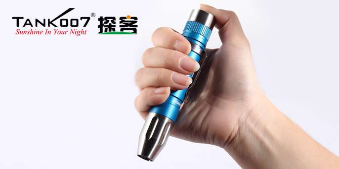 新手收藏家必用珠寶玉石鑒定工具——TANK007照玉手電筒！